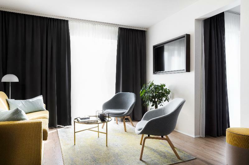 Hotel Berg By Airport